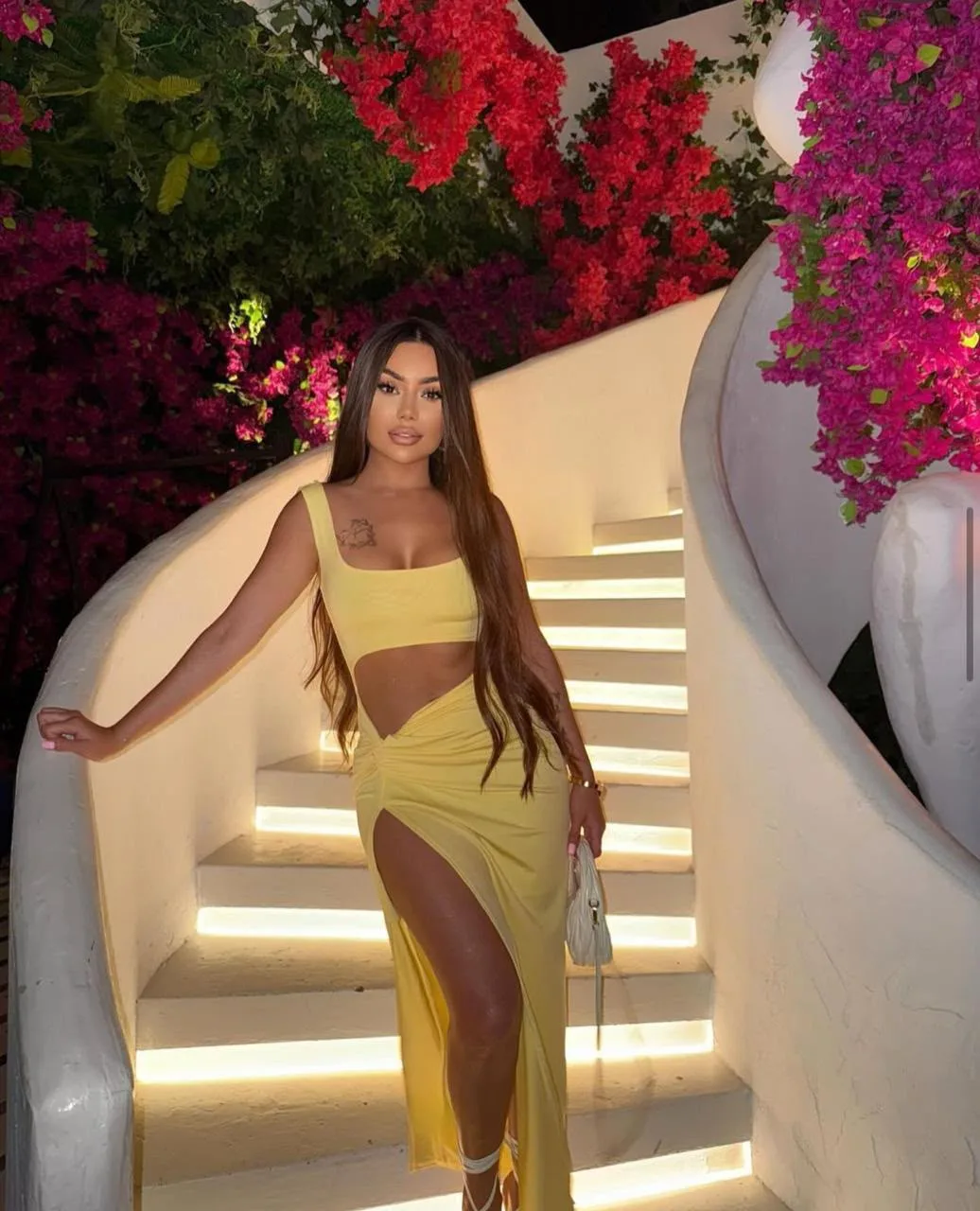 Esmer Türkbükü Escort Güzeli Defne